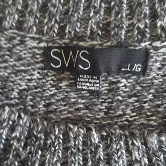 Scoop neckline short sleeved sweater - Picture 2 of 3